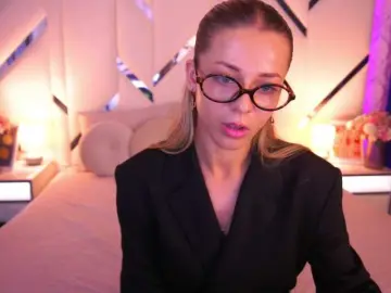 Bongacams Best Webcam of LoveeDove