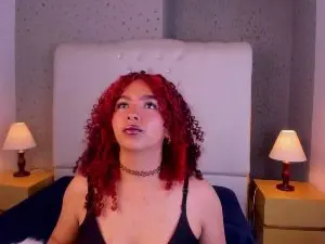 Cam4 Free Live Porn of CoralineRed