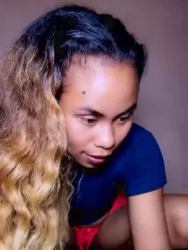 Cam4 Watch Live Sex Cams of Dinah974