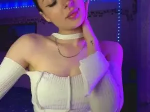 Cam4 Free Live Porn of MarloMackeen