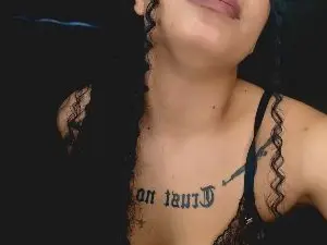 Cam4 Watch Live Sex Cams of Madiysony