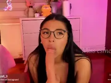 Chaturbate Live Sex Cam of missesmeralda