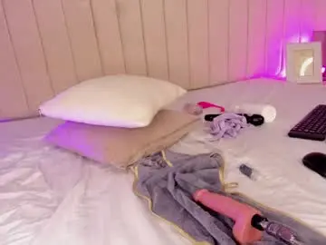 Chaturbate Best live sex cam show of littleoliviia_