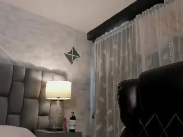 Chaturbate Live Porn of carolinefyre