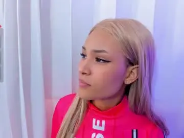Chaturbate Free Porn Cam of mia_poppy