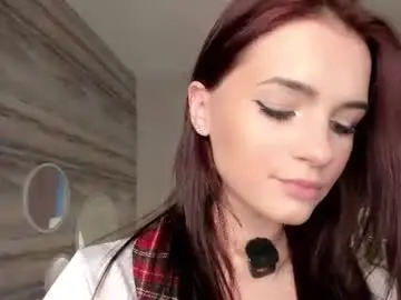 Chaturbate Live Sex Cam of synne_glows