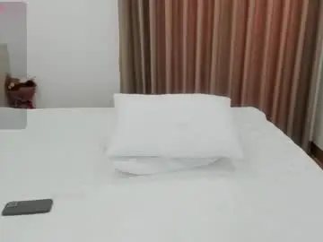 Chaturbate Live Sex Cam of sophia_squirtits
