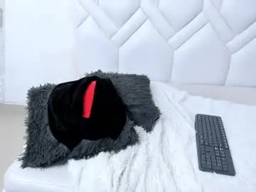 Chaturbate Live Sex Cam of myinnocentwhore