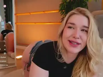 Chaturbate Live Sex of smiley_mia_