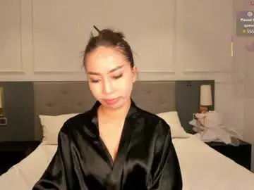 Chaturbate Live Sex Cam of eliza_bad