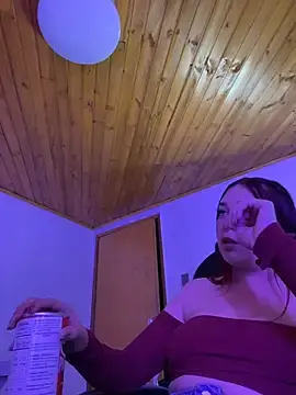 Stripchat Free Porn Cam of Karen18_boobs