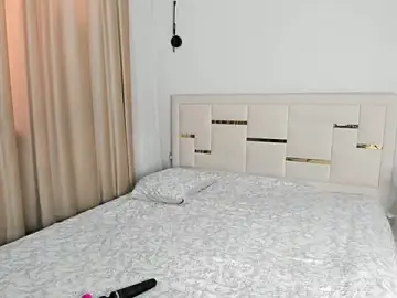 Stripchat Watch Live Sex Cams of Lola_Peach