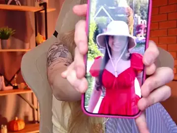 Stripchat Best live sex cam show of EllieCutes