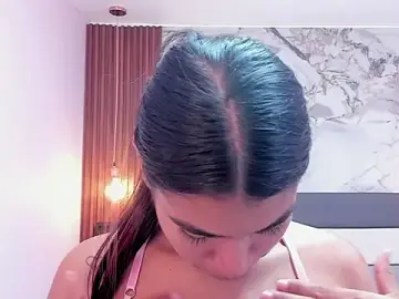 Stripchat Live Sex Cam of MILEY_JOAS2