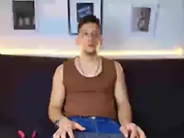 Stripchat Free Porn Cam of Maykol_Victoriasr